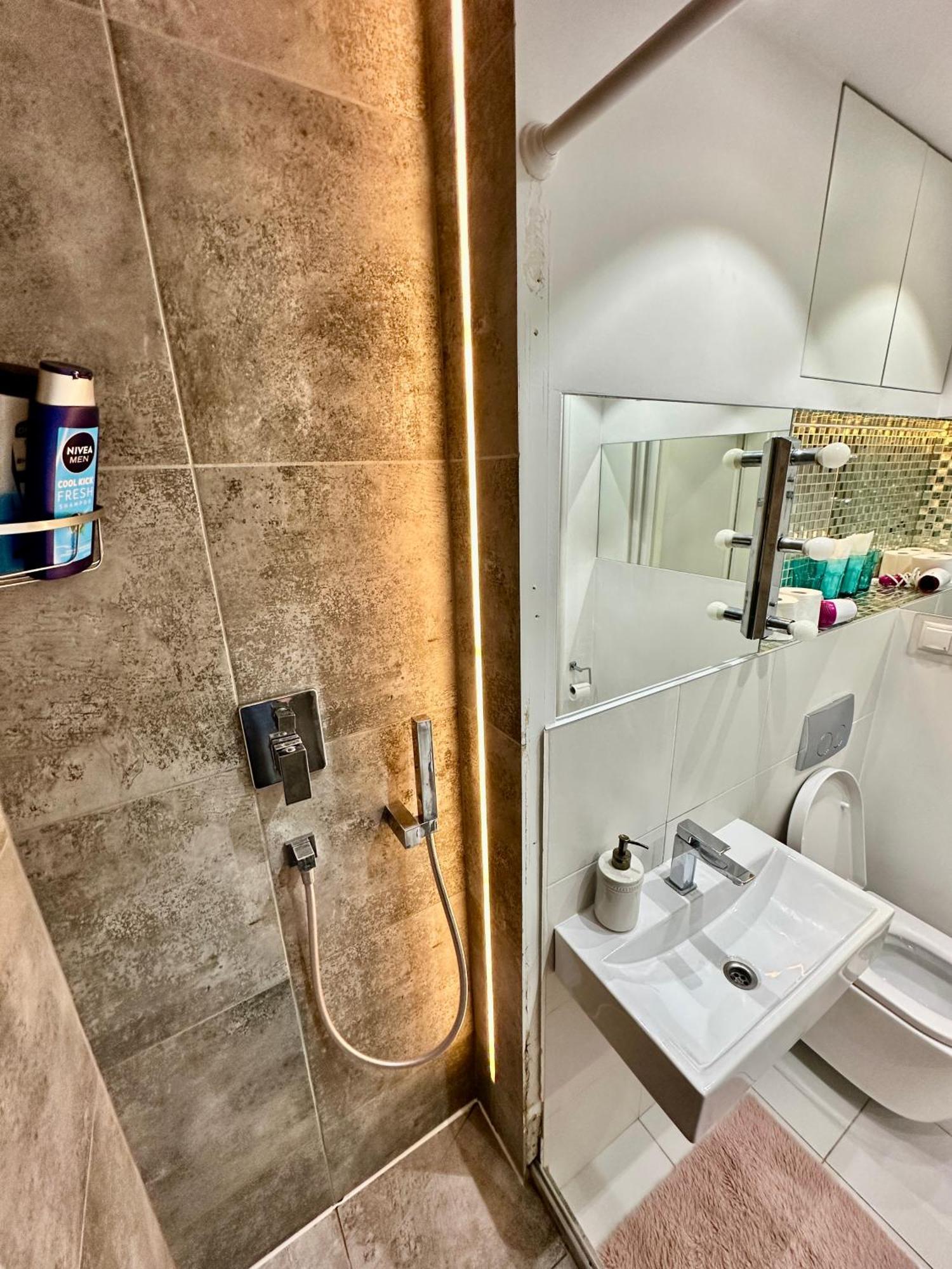 ורשה Palace 2 Wifi 600 Mbs 55'Tv Netflix Hbo 2Xmetro Appletv מראה חיצוני תמונה